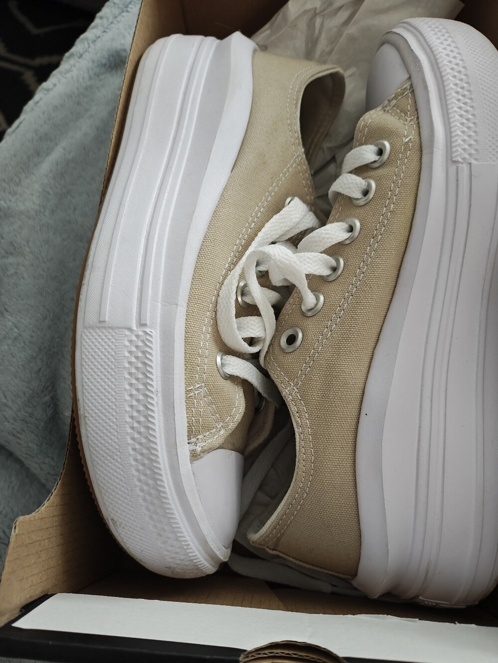 Converse Women's Beige Canvas Sneakers with White Laces - Picture 2 of 6